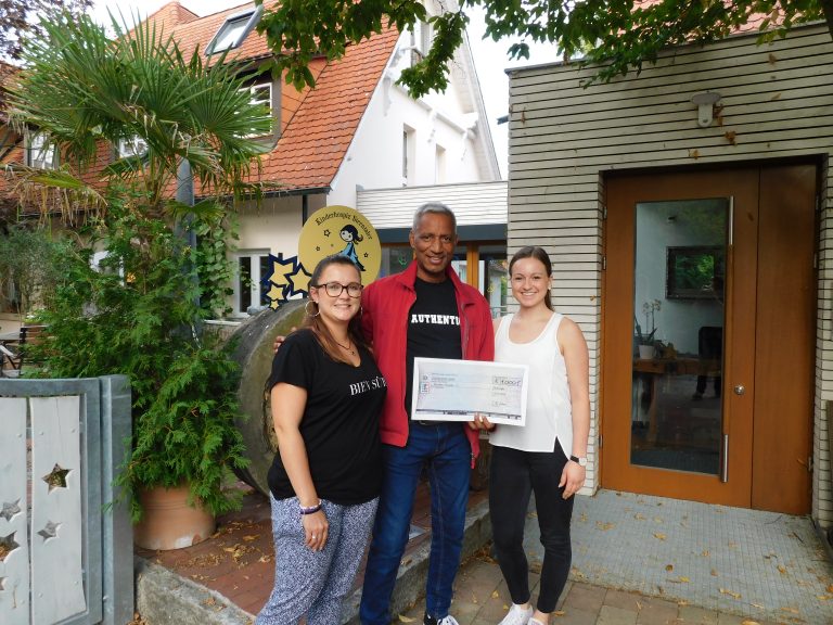 Mitarbeiter der Deutschen Telekom Technik GmbH unterstützen das Kinderhospiz Sterntaler