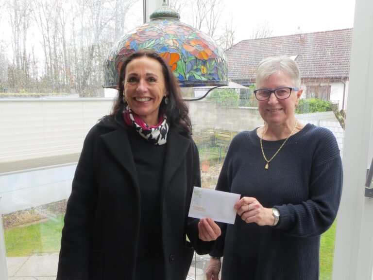 Hobbykünstler Rheinhausen zeigen wiederum Herz mit Spende für das Kinderhospiz Sterntaler